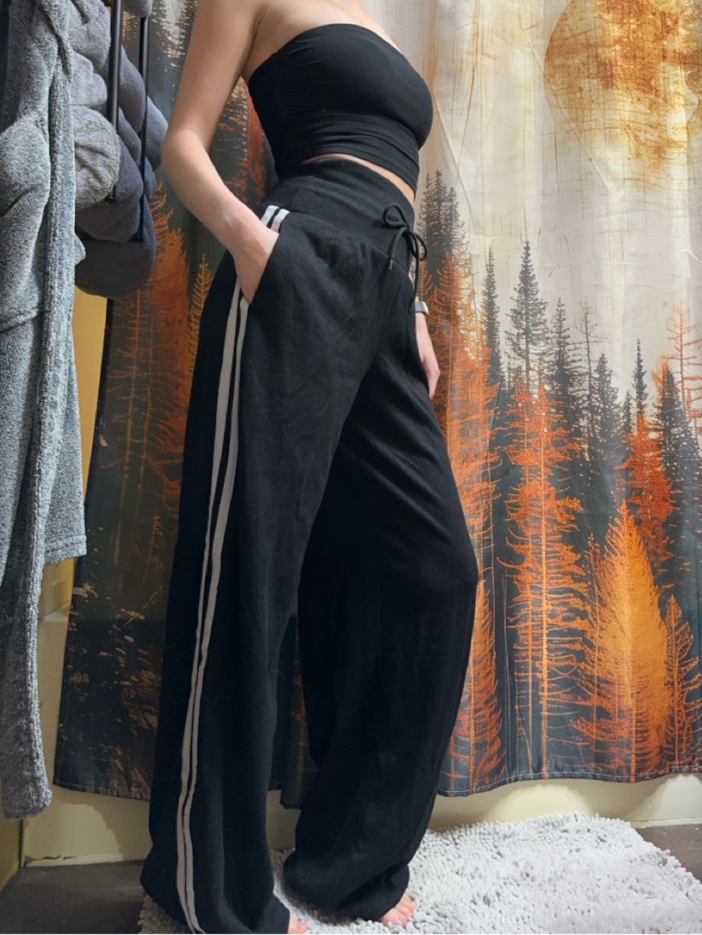 HALARA Black Wide-Leg Pants with White Side Stripes